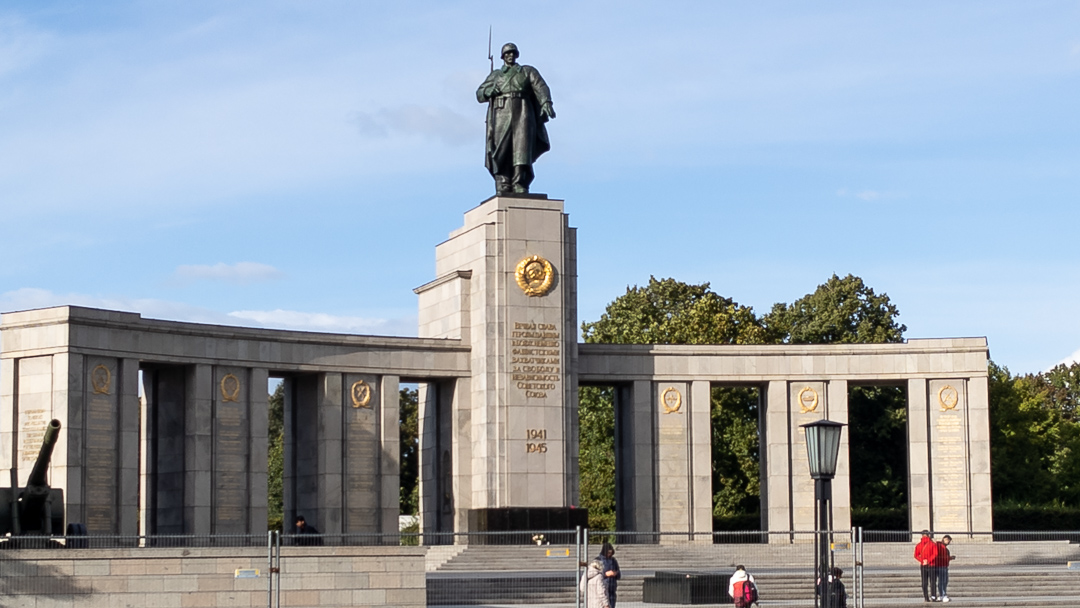 Soviet War Memorial - Tiergarten