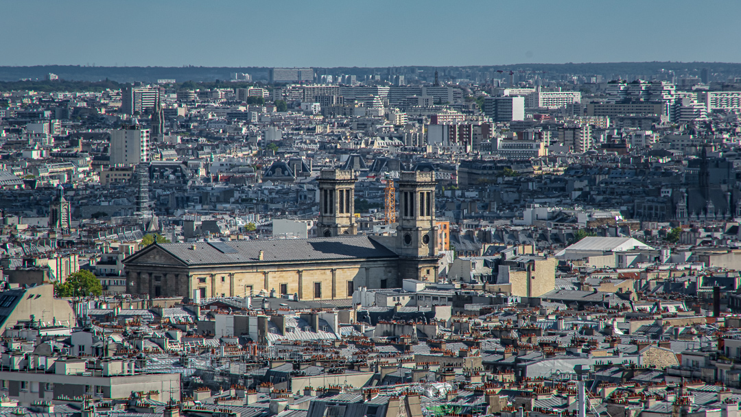 Paris vue par Montmartre avec l'eglise Saint-Vincent de Paul