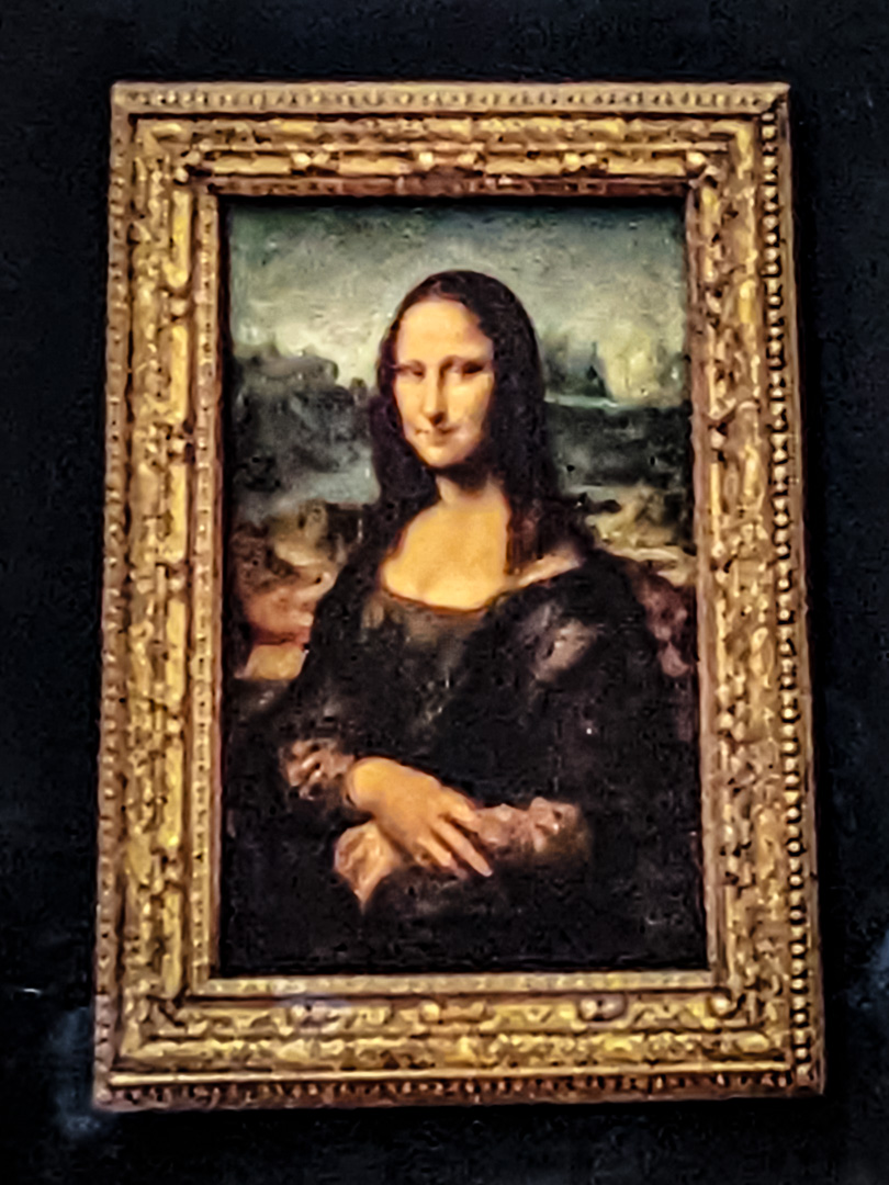 Mona Lisa, from a distance